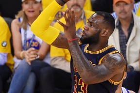 满冠电竞 -包含NBA常规赛赛前再迎强敌，洛杉矶湖人队长鼓劲，主帅态度：信心回归，赛程密集仍需轮换的词条