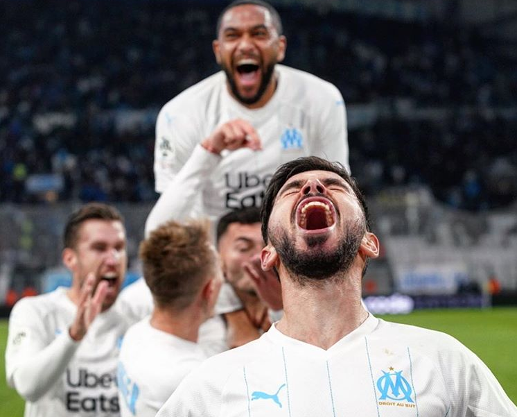 法甲倒计时，洛杉矶湖人国际比赛日豪取连胜，细节引发关注，赛场秩序良好，团队化学反应显著(湖人险胜国王迎3连胜)