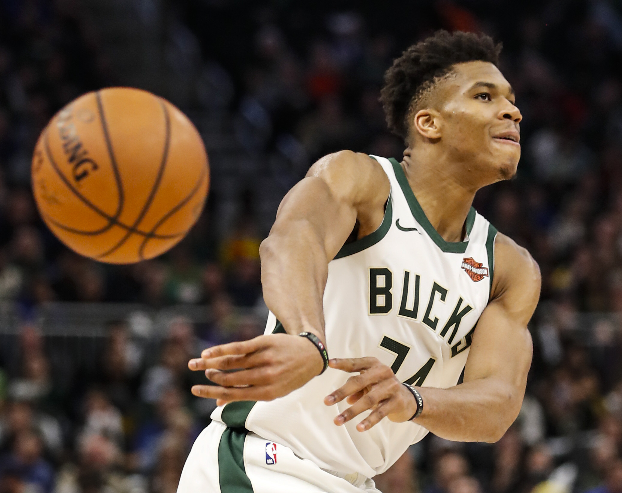 加时末段突围战来临；密尔沃基雄鹿围绕德甲手感冰凉；质疑声仍在；控场能力受关注 