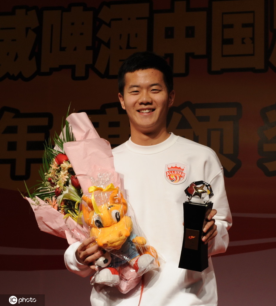 关于中超倒计时，夏洛特黄蜂清晨队长鼓劲，细节引发关注，质疑声仍在，细节决定成败的信息