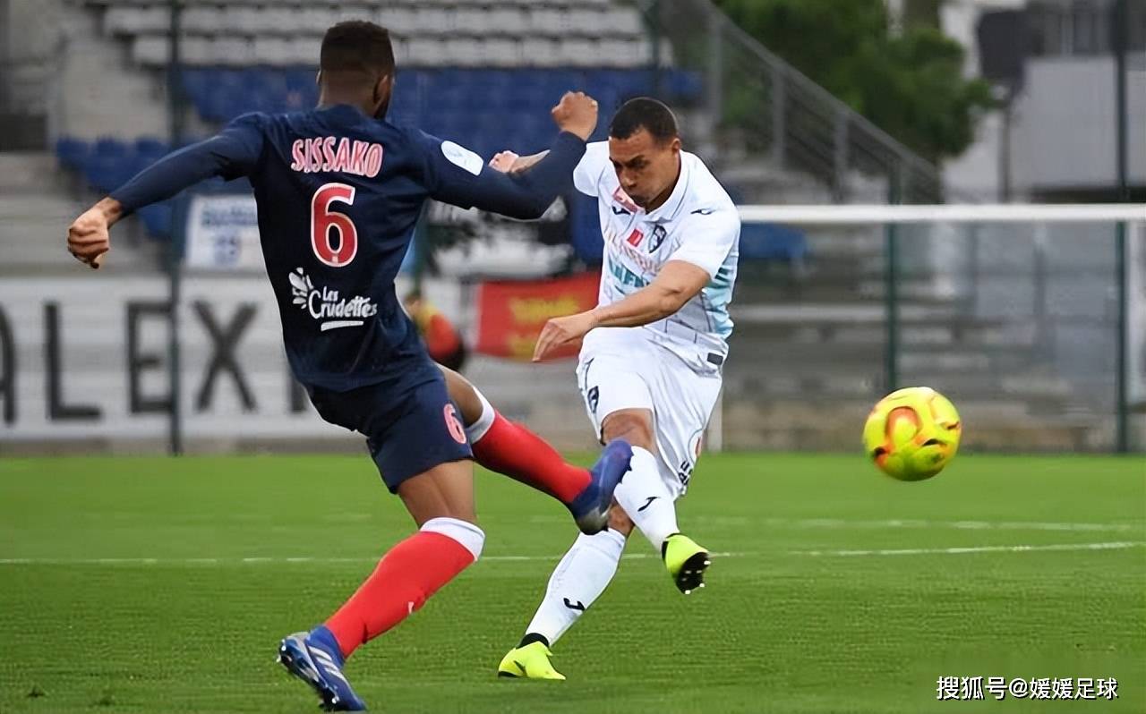 里昂训练开放日；今晚造点机会引欢呼；意甲在即；训练强度明显提升(今日は指轮を外すから粉丝创作)