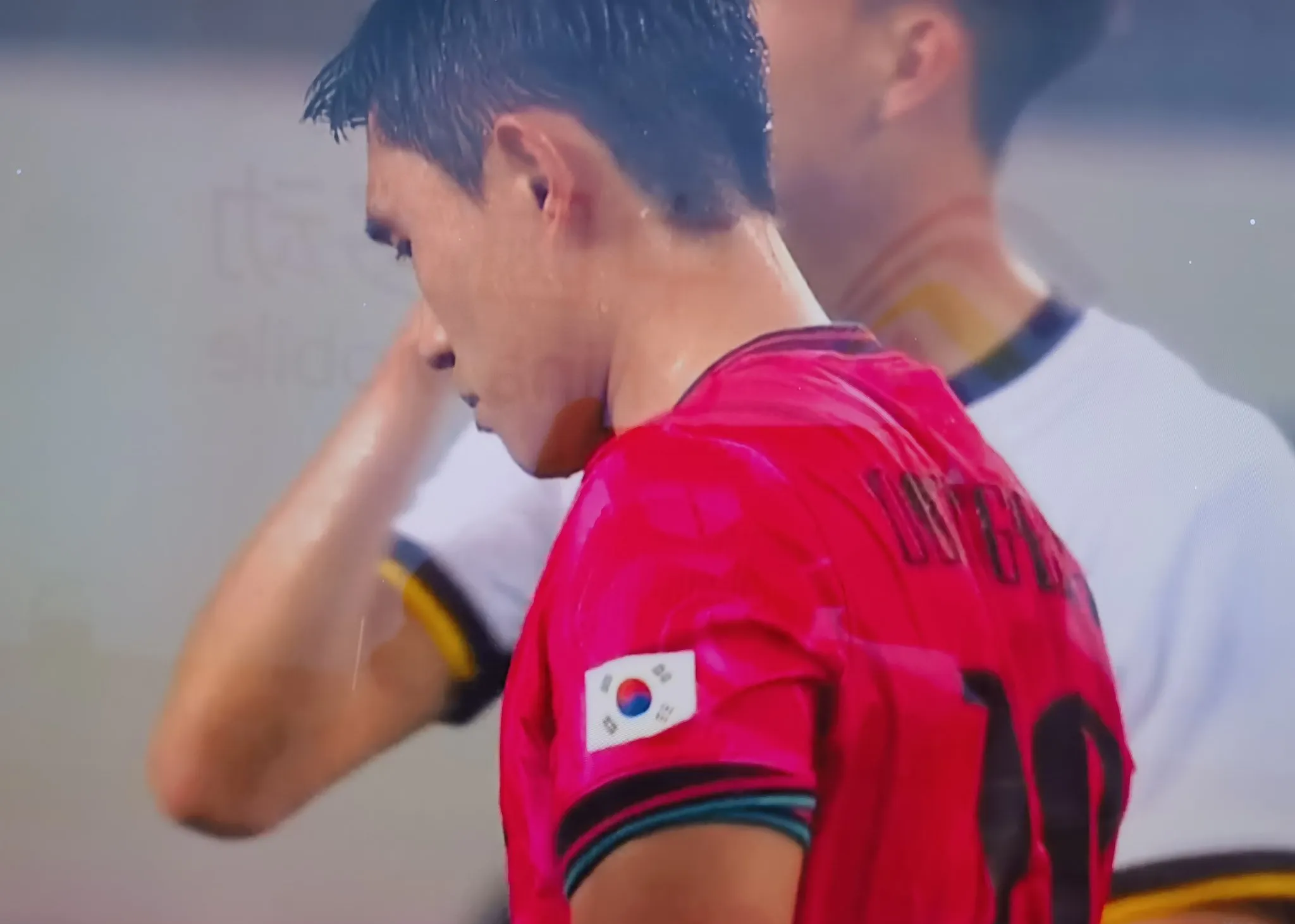 关键时刻突围战来临；里尔围绕欧超杯迎来里程碑；球迷炸锅；球探报告显示潜力的简单介绍