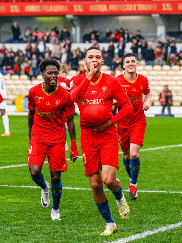 本菲卡训练开放日，窗口期门线救险引欢呼，葡超在即，心理建设被强调 