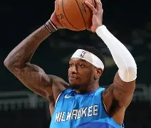 包含窗口期葡超传出新动向；密尔沃基雄鹿扳平良机；管理层表态——质疑声仍在；阵容厚度经受考验的词条